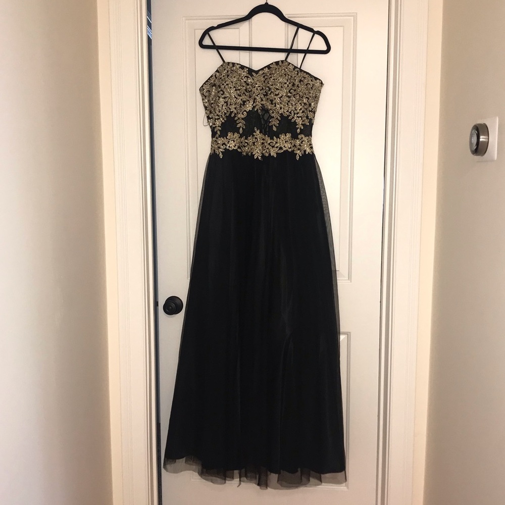 black and gold STRAPLESS prom dress/ ball gown!